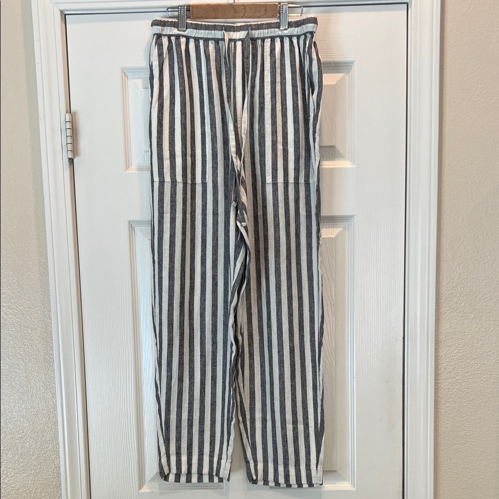Universal Thread Gray and White Joggers with Elastic Waistband